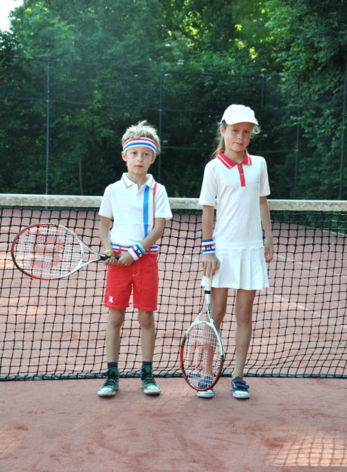 Two kids playing tennis